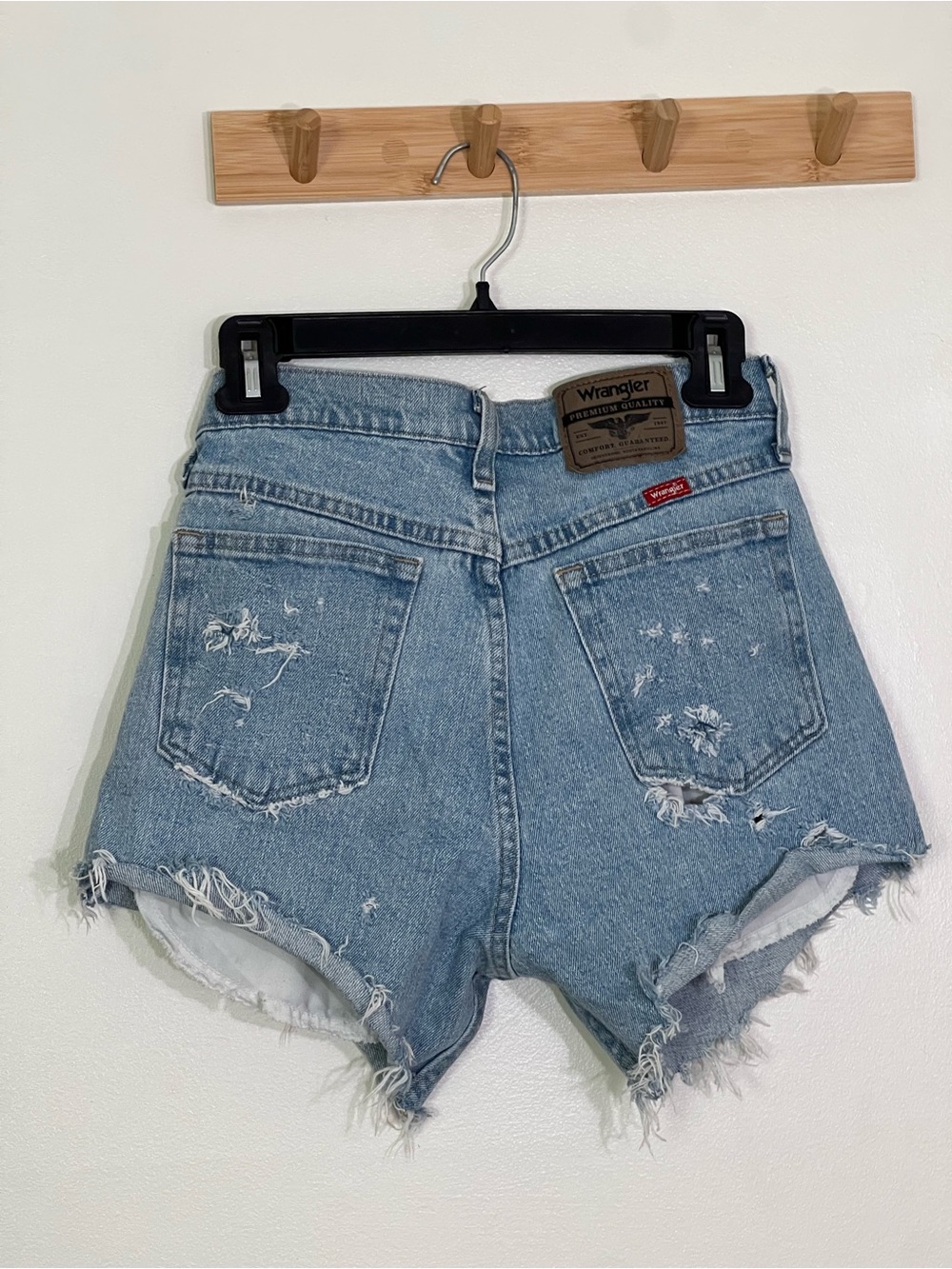Women’s Wrangler 99% cotton Light Blue Distressed Denim Cutoff Shorts no flaws